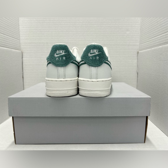 AIR FORCE ONE LV8 GS - Picture 2 of 3